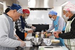 Đấng mày râu Nhật Bản làm gì khi về hưu?