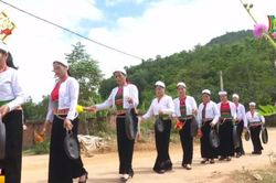 Phụ nữ với mùa Xuân