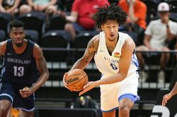 Jaylin Williams và Johnny Juzang: Những niềm tự hào Việt ở NBA