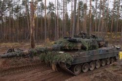 Hungary: Trừng phạt Nga đẩy EU vào ngõ cụt; Ba Lan 'hóng' Đức gửi xe tăng Leopard tới Ukraine