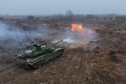Video xe tăng T-90M Proryv của Nga công phá phòng tuyến Ukraine