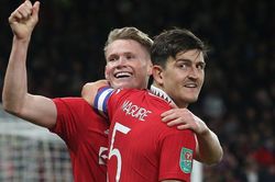MU bán lỗ Maguire, chia tay luôn McTominay
