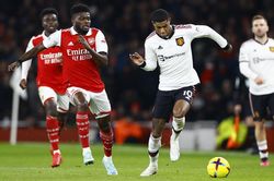 Bóng đá Anh: MU hồi sinh và khát vọng của Arsenal