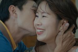 Vong Nhi tung trailer chính thức: Vợ chồng Quốc Huy - Lê Phương vừa lên chức đã gặp 'biến'