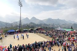 Pha Long mở hội xuân