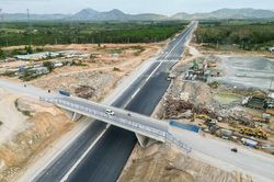 Trải nghiệm cao tốc Phan Thiết - Dầu Giây vừa thông xe kỹ thuật trong ngày đầu xuân