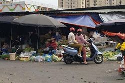 Giá rau củ vẫn cao hơn ngày thường nhưng đã giảm so với mùng 3 Tết