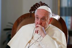 Giáo hoàng Francis: Đồng tính không phải là tội phạm