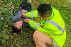 CSGT phát hiện người đàn ông nổi dưới sông