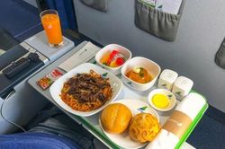 Công ty bán suất ăn trên máy bay thoát đà thua lỗ