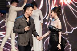 Fan cật lực 'đẩy thuyền' khi thấy Việt Anh tình tứ song với Quỳnh Nga