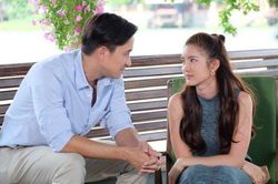 Thuê bạn gái về quê ăn Tết, mẹ đưa lì xì mà tôi bật khóc