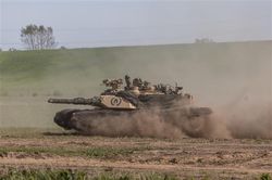 Mỹ đồng ý cung cấp hơn 30 xe tăng Abrams tối tân cho Ukraine