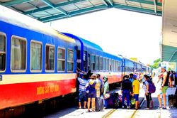 Khan vé tàu, xe sau Tết