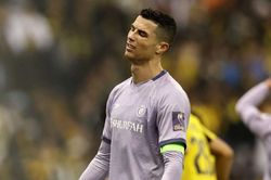 Ronaldo bị CĐV chọc tức khi Al Nassr thua đau