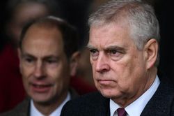 Vua Charles III 'đuổi' em trai là Hoàng tử Andrew khỏi Cung điện Buckingham