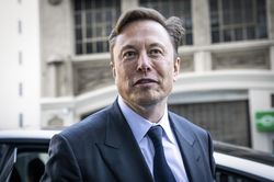 Elon Musk: 'Xe điện Trung Quốc là đối thủ lớn của Tesla'