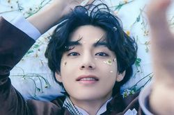 V BTS tạo trend trên Weibo khi trở thành 'Người đàn ông đẹp trai nhất thế giới 2023'