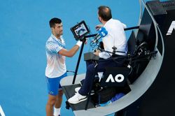 Australian Open 2023: Djokovic lại 'khẩu chiến' với trọng tài