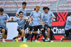 Tuyển thủ Thái Lan lên đường sau chức vô địch AFF Cup 2022