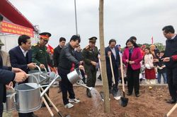 Đồng chí Võ Văn Thưởng dự Lễ phát động Tết trồng cây tại Hưng Yên