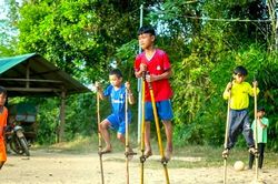 Đến làng chuyên giật giải thi cà kheo