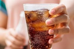 Bé 10 tuổi sốc phản vệ sau uống nước ngọt có ga