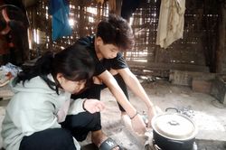 Ông nội 'gần đất xa trời' thương các cháu mồ côi đói ăn, thất học