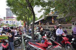 Giá trông giữ xe tăng cao, Bộ Tài chính yêu cầu kiểm soát chặt