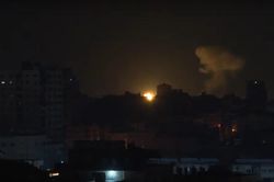 Quân đội Israel công bố cảnh không kích Dải Gaza trả đũa các tay súng Palestine