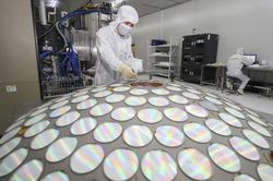 ASML kỳ vọng doanh số ổn định tại Trung Quốc bất chấp áp lực từ Hoa Kỳ