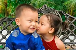 Khoảnh khắc thân mật của Lisa - Leon nhà Hồ Ngọc Hà khiến dân mạng 'tan chảy'