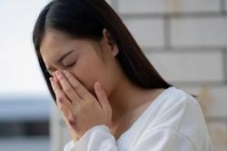 Tôi bật khóc khi em chồng thành đạt trở về
