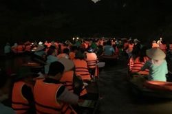 Đề nghị công an xử lý người tung tin du khách mắc kẹt ở Tràng An tới nửa đêm