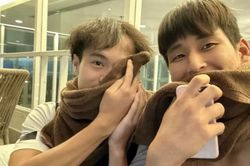 Văn Toàn khoe bạn thân ở Seoul E-land, em gái nhờ giới thiệu cho vài 'oppa' Hàn Quốc