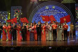 Giao lưu nghệ thuật 'Mãi mãi niềm tin theo Đảng'