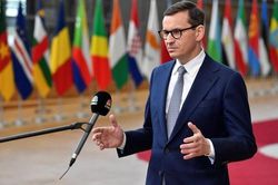 Ba Lan gửi thêm xe tăng tới Ukraine, Estonia tính chuyển vũ khí cấm cho Kiev