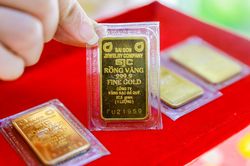 Gần ngày vía Thần Tài, giá vàng trong nước tăng mạnh