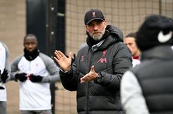 HLV Klopp tiết lộ lý do chưa bị Liverpool sa thải