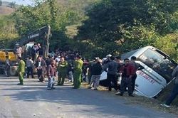 Diễn biến mới vụ ô tô khách 47 chỗ bị lật ở Phú Thọ