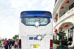 Quảng Ninh: Xe khách mất lái khi xuống dốc khiến 2 người thương vong