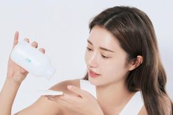 Chăm sóc da buổi tối chuẩn Hàn Quốc để có làn da căng bóng, mịn màng