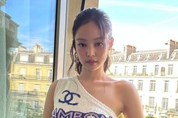 Jennie (BLACKPINK) gây xôn xao khi tự thưởng cho bản thân bánh gato dát vàng đầy sang chảnh
