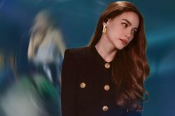 Hồ Ngọc Hà lại gây xôn xao khi lộ bụng trên sân khấu hậu sinh nở Lisa - Leon