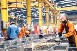 Sản xuất công nghiệp gặp khó ngay từ đầu năm do thiếu đơn hàng