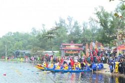 Thể thao Thể thao Lễ hội đua thuyền làng Diên Lộc thu hút khoảng 1 nghìn người xem