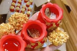 Trước ngày Thần Tài 2023 sốt hũ muối gạo, gạo vàng tài lộc
