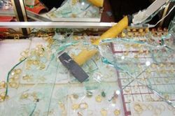 Truy xét vụ trộm hơn 100 lượng vàng ở TP.HCM