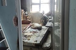 Chồng tử vong với nhiều vết bỏng, nằm bên cạnh người vợ trùm chăn