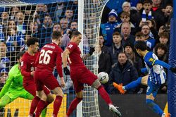 Loại Liverpool khỏi FA Cup, sao Nhật Bản Mitoma được tiến cử tới Man City
